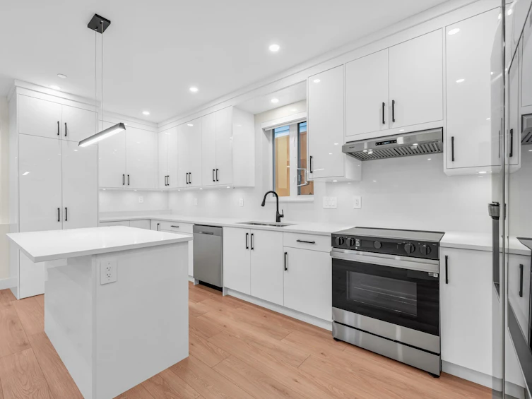 2-3090 Vanness Avenue, Vancouver, BC, V5R 5A1 - 3
