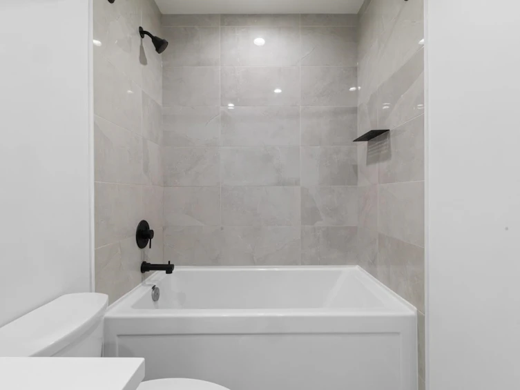 203-2408 Grant Street, Vancouver, BC, V5K 3G4 - 14