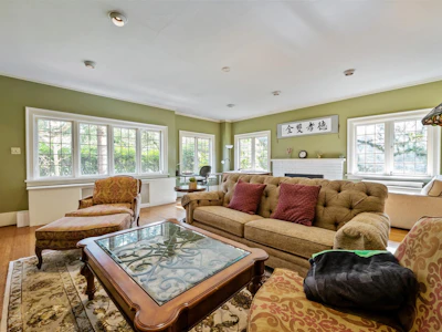 3737 Pine Crescent - 4