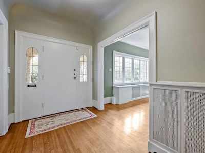3737 Pine Crescent - 2