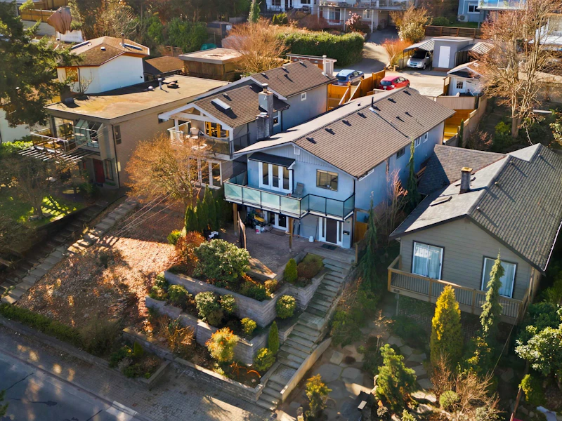 1911 Deep Cove Road, North Vancouver BC V7G 1S7