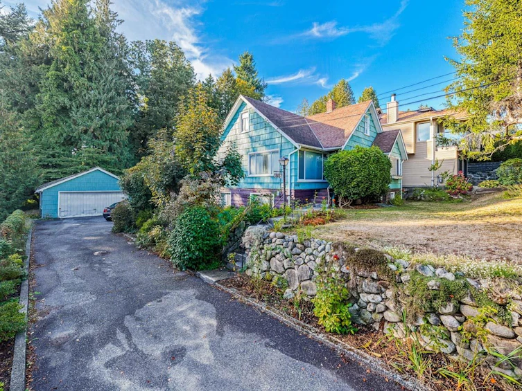 8061 Mcgregor Avenue, Burnaby, BC, V5J 4H7 - 3