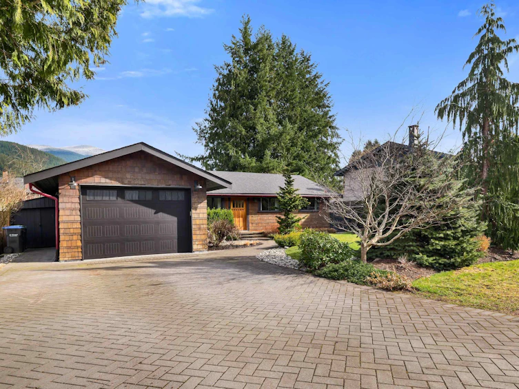 1518 Eagle Run Drive, Squamish, BC, V0N 1H0 - 2