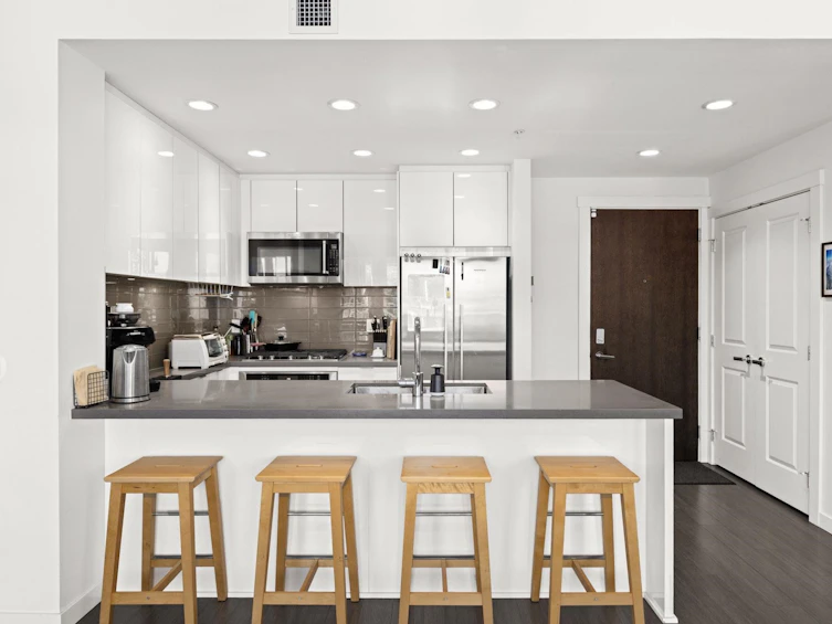 208-277 W 1st Street, North Vancouver, BC, V7M 0E8 - 2