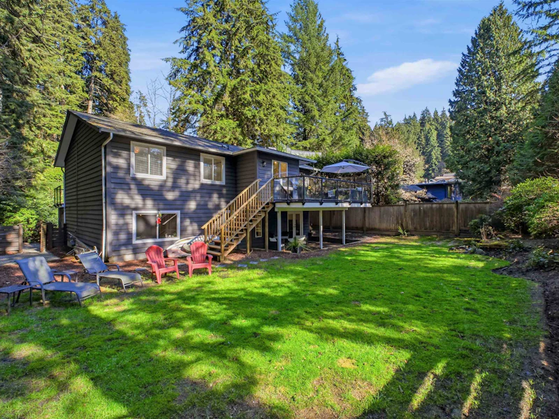 4535 Raeburn Street, North Vancouver BC V7G 1K3