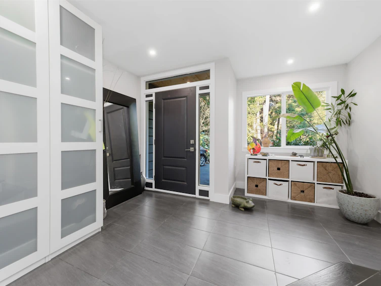 4535 Raeburn Street, North Vancouver, BC, V7G 1K3 - 3