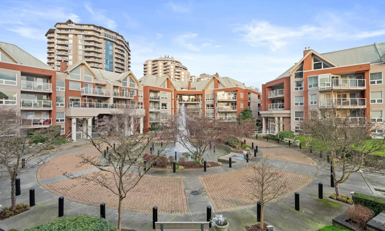 102-1230 Quayside Drive