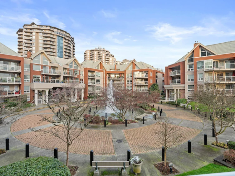 102-1230 Quayside Drive, New Westminster, BC, V3M 6H1