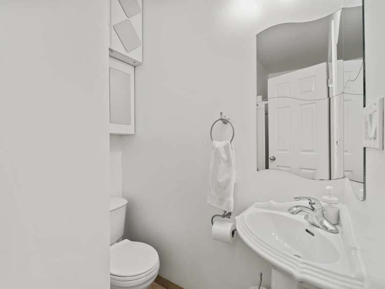 920 Grove Avenue, Burnaby, BC, V5B 4G7 - 31