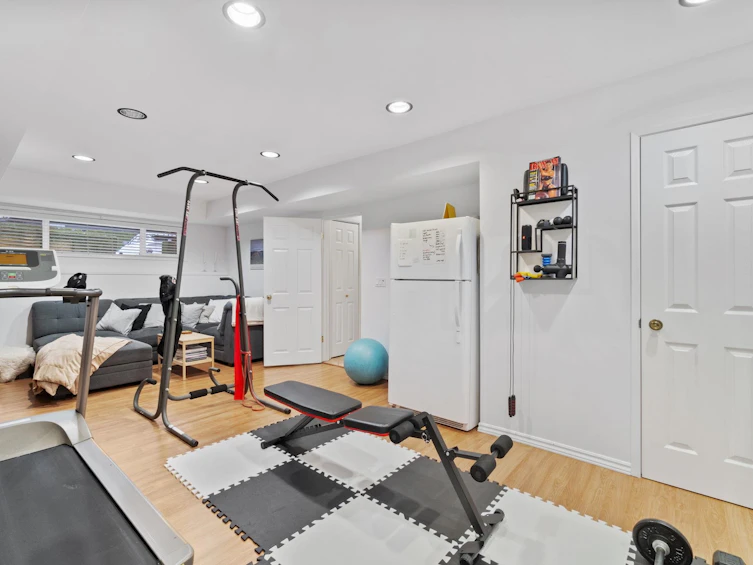 920 Grove Avenue, Burnaby, BC, V5B 4G7 - 36