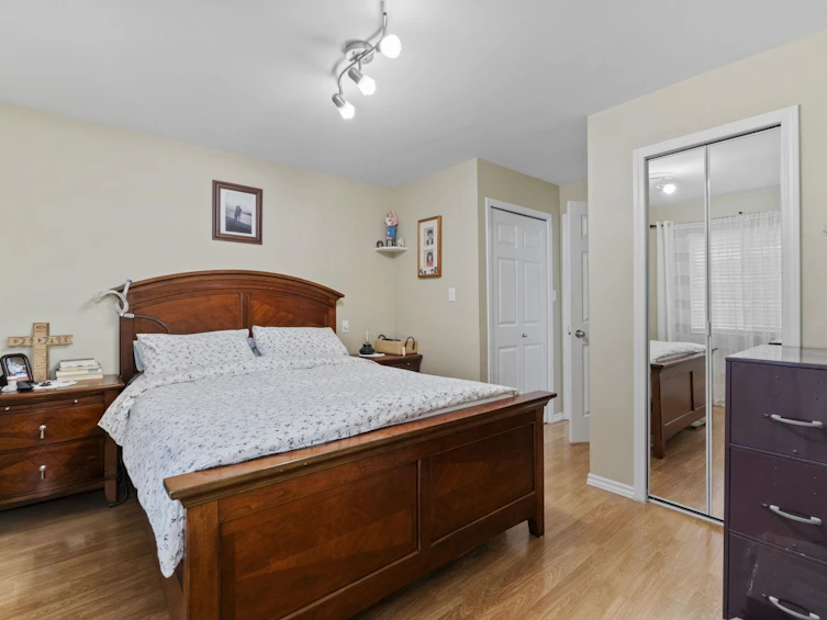 920 Grove Avenue, Burnaby, BC, V5B 4G7 - 17