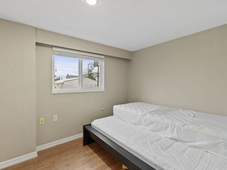 920 Grove Avenue, Burnaby, BC, V5B 4G7 - 25