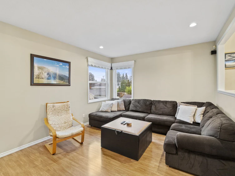 920 Grove Avenue, Burnaby, BC, V5B 4G7 - 3