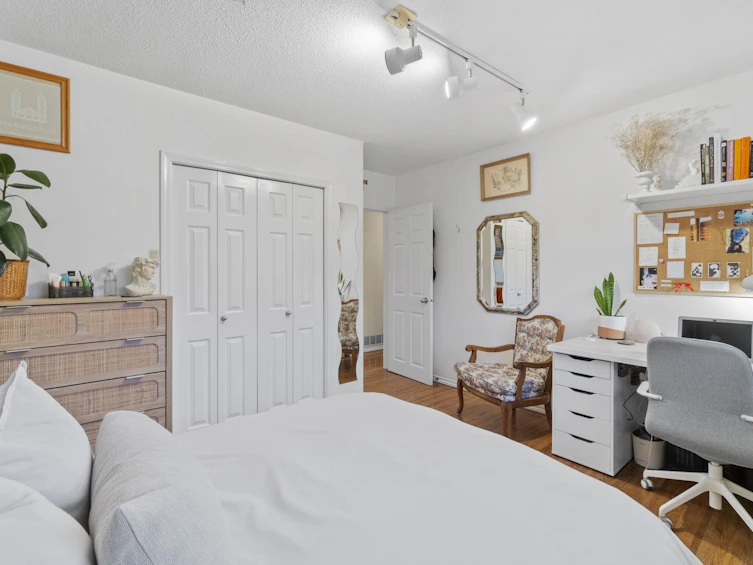 920 Grove Avenue, Burnaby, BC, V5B 4G7 - 18