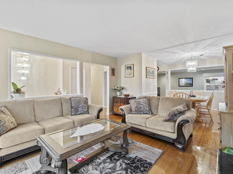 920 Grove Avenue, Burnaby, BC, V5B 4G7 - 5