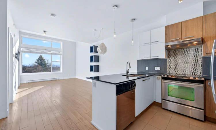 430-15956 86a Avenue