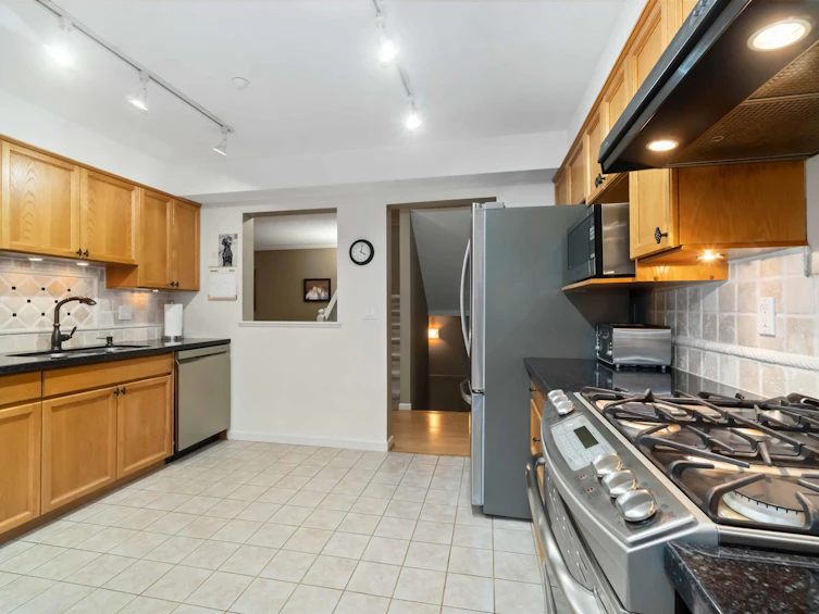 54-323 Governors Court, New Westminster, BC, V3L 5S6 - 11