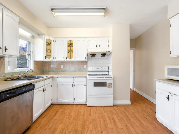 1441 W 49th Avenue, Vancouver, BC, V6M 2R4 - 9
