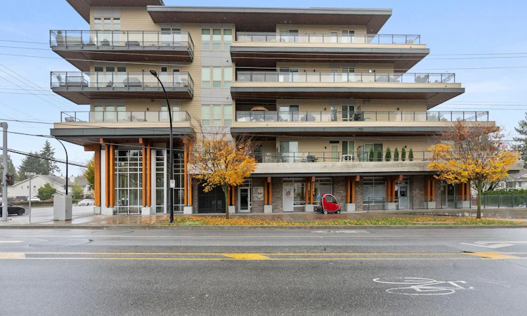 214-14022 North Bluff Road