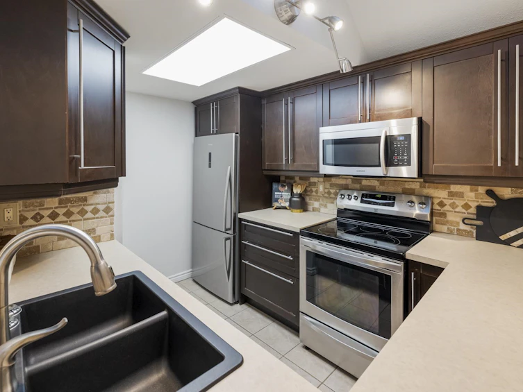 19452 61 Avenue, Surrey, BC, V3S 7L3 - 15