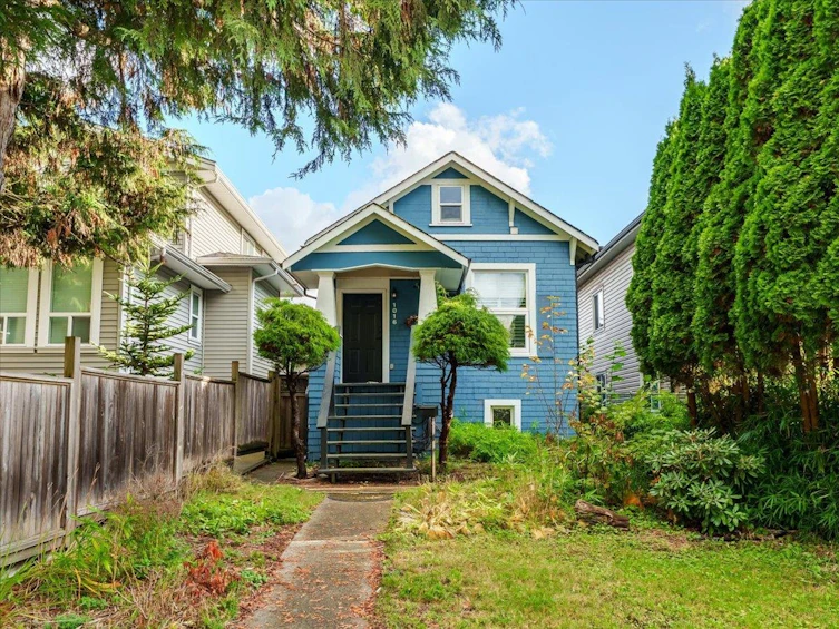 1016 Tenth Avenue, New Westminster, BC, V3M 3H6