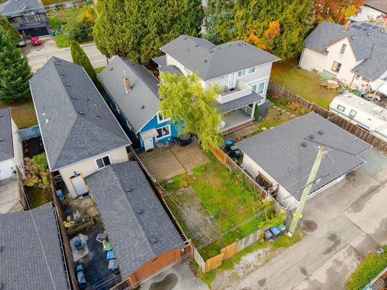 1016 Tenth Avenue, New Westminster, BC, V3M 3H6 - 2