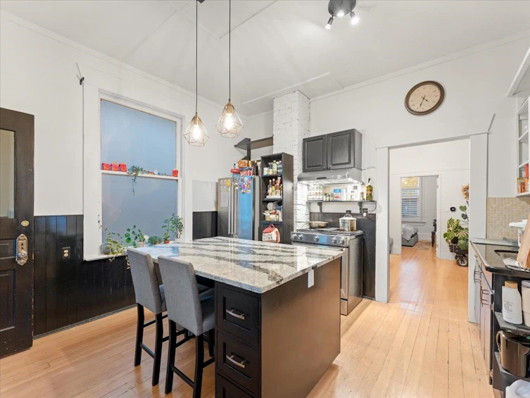 1016 Tenth Avenue, New Westminster, BC, V3M 3H6 - 8