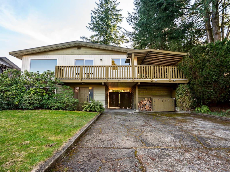 21674 Manor Avenue, Maple Ridge BC V2X 7L6