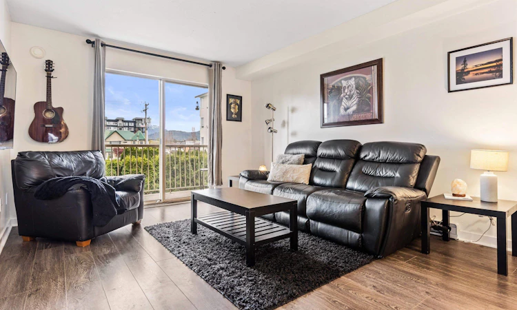 207-7435 Shaw Avenue
