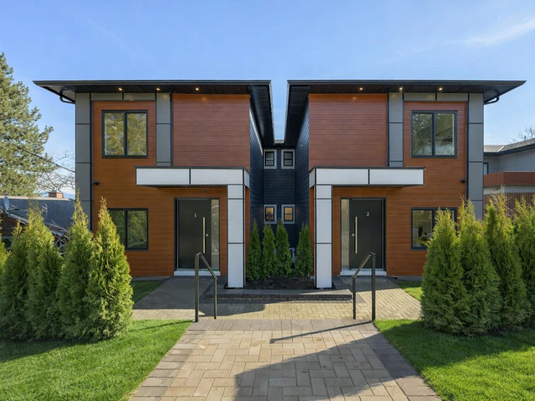 2-6176 Elgin Avenue, Burnaby, BC, V5H 3S4