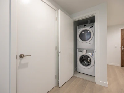 207-6537 Telford Avenue - 2