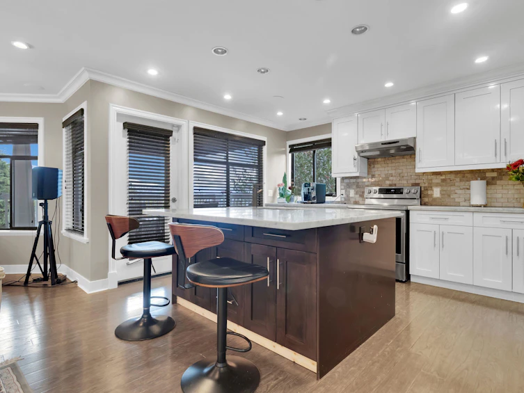 3054 Daybreak Avenue, Coquitlam, BC, V3C 2G4 - 4