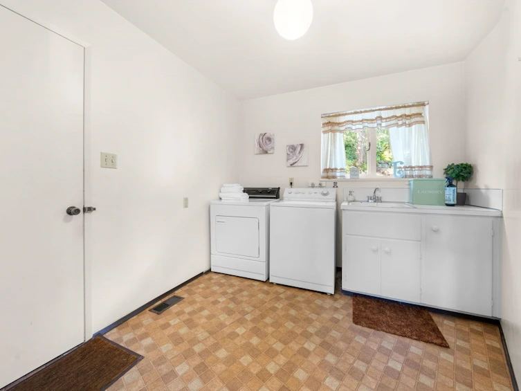 895 Elveden Row, West Vancouver, BC, V7S 1Y7 - 30