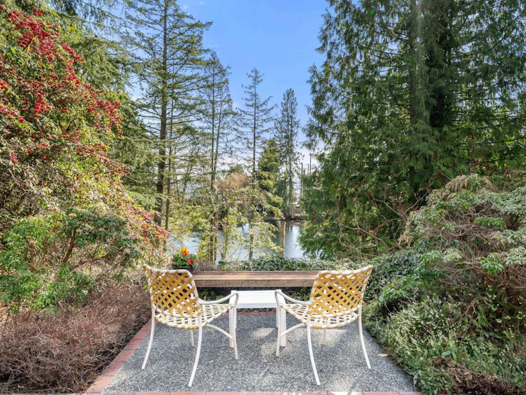 895 Elveden Row, West Vancouver, BC, V7S 1Y7