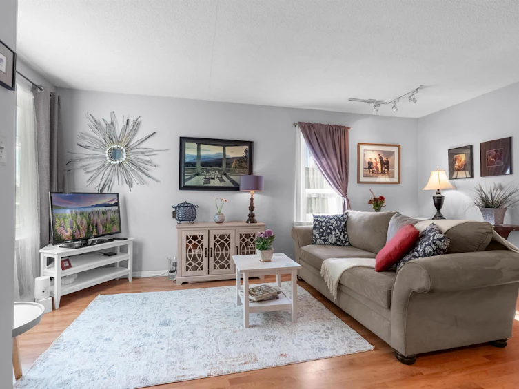 20283 Lorne Avenue, Maple Ridge, BC, V2X 1G2 - 2