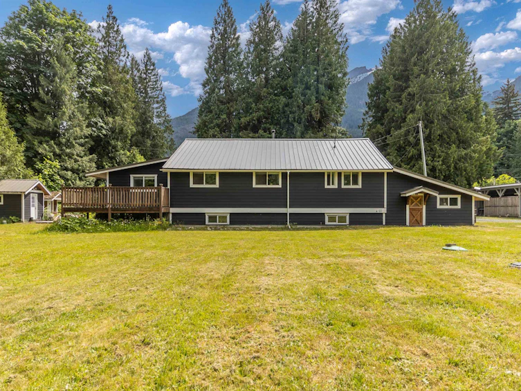 14848 Squamish Valley Road, Squamish, BC, V0N 1H0 - 7