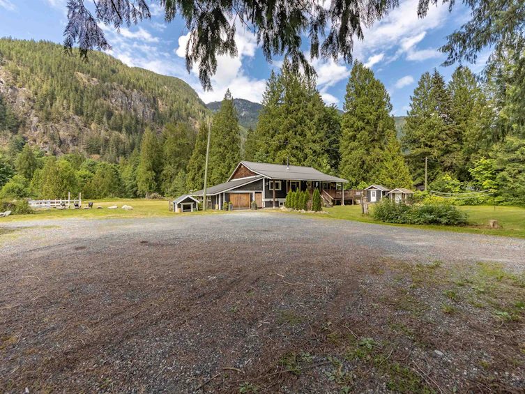 14848 Squamish Valley Road, Squamish, BC, V0N 1H0 - 35
