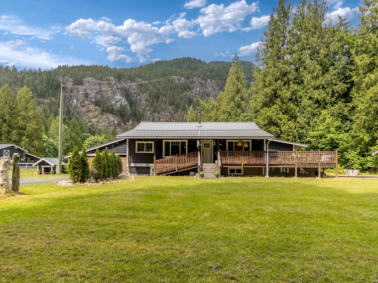 14848 Squamish Valley Road, Squamish, BC, V0N 1H0 - 5