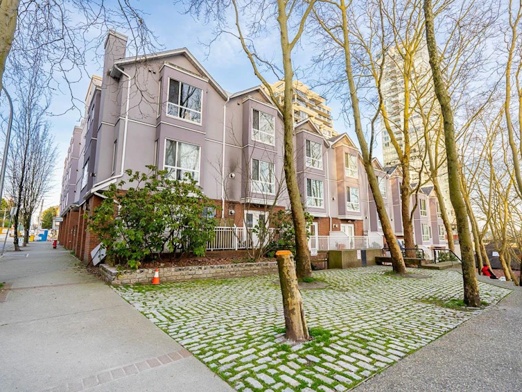 103-624 Agnes Street, New Westminster, BC, V3M 1G8