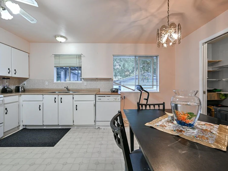 7016 141 Street, Surrey, BC, V3W 6L4 - 9