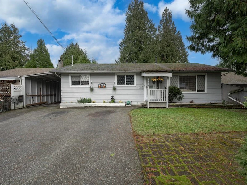 7016 141st Street, Surrey BC V3W 6L4
