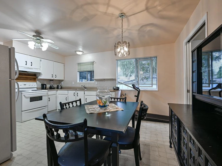 7016 141 Street, Surrey, BC, V3W 6L4 - 8