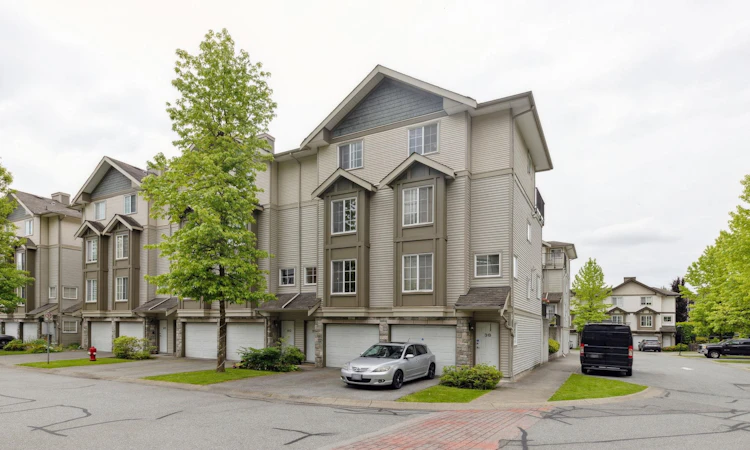 39-14855 100 Avenue