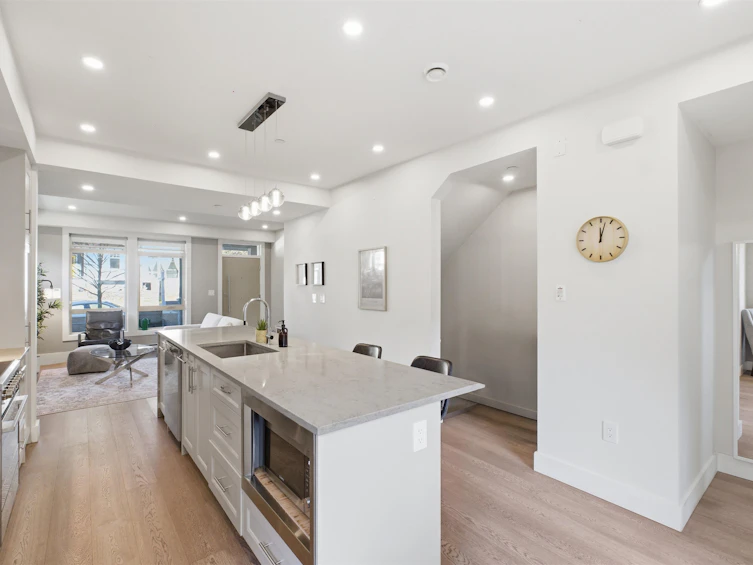 1-115 W Queens Road, North Vancouver, BC, V7N 2K4 - 11