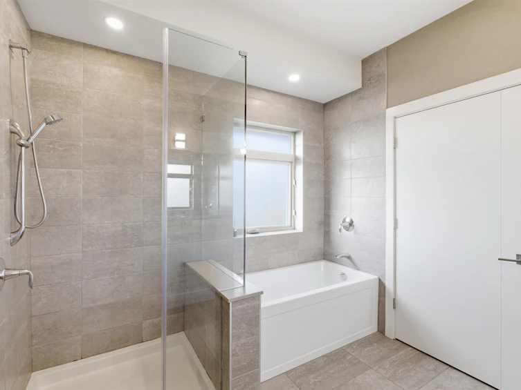 1-115 W Queens Road, North Vancouver, BC, V7N 2K4 - 18
