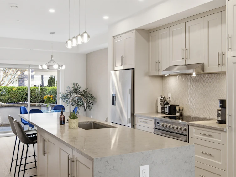 1-115 W Queens Road, North Vancouver, BC, V7N 2K4 - 9