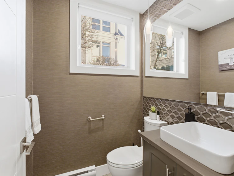 1-115 W Queens Road, North Vancouver, BC, V7N 2K4 - 13