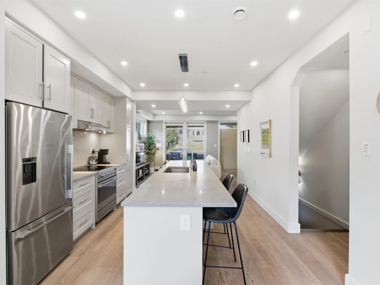 1-115 W Queens Road, North Vancouver, BC, V7N 2K4 - 10