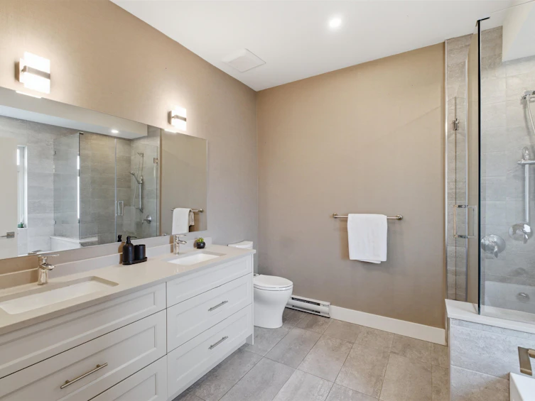 1-115 W Queens Road, North Vancouver, BC, V7N 2K4 - 17