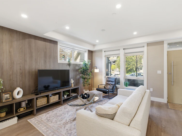 1-115 W Queens Road, North Vancouver, BC, V7N 2K4 - 4